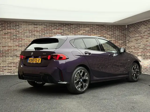 BMW 1 Series view 2