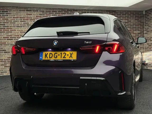 BMW 1 Series view 17