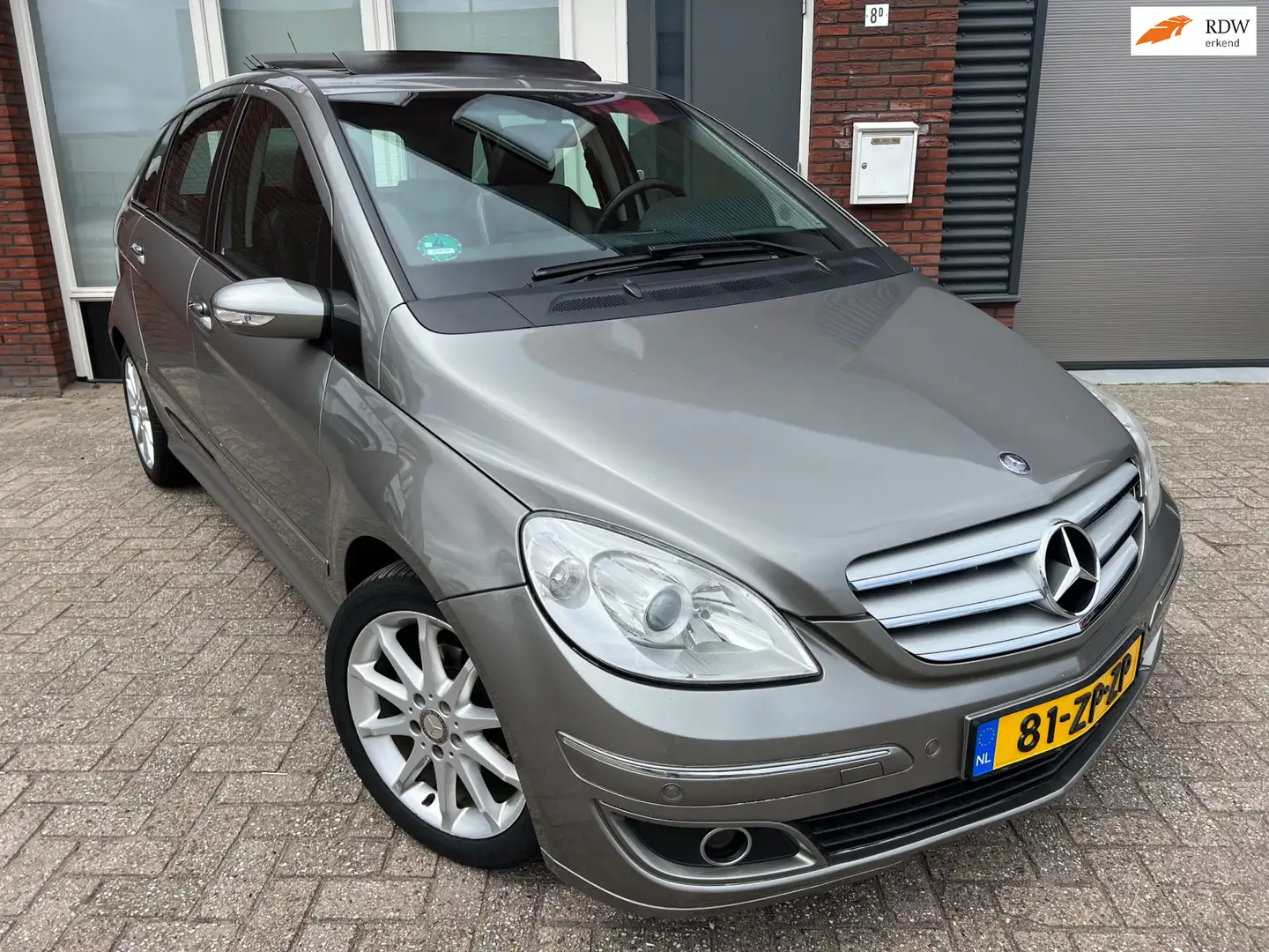 Mercedes-Benz B 170 Pano / Leder / Navi / PDC / AUT / NAP Gri - 1