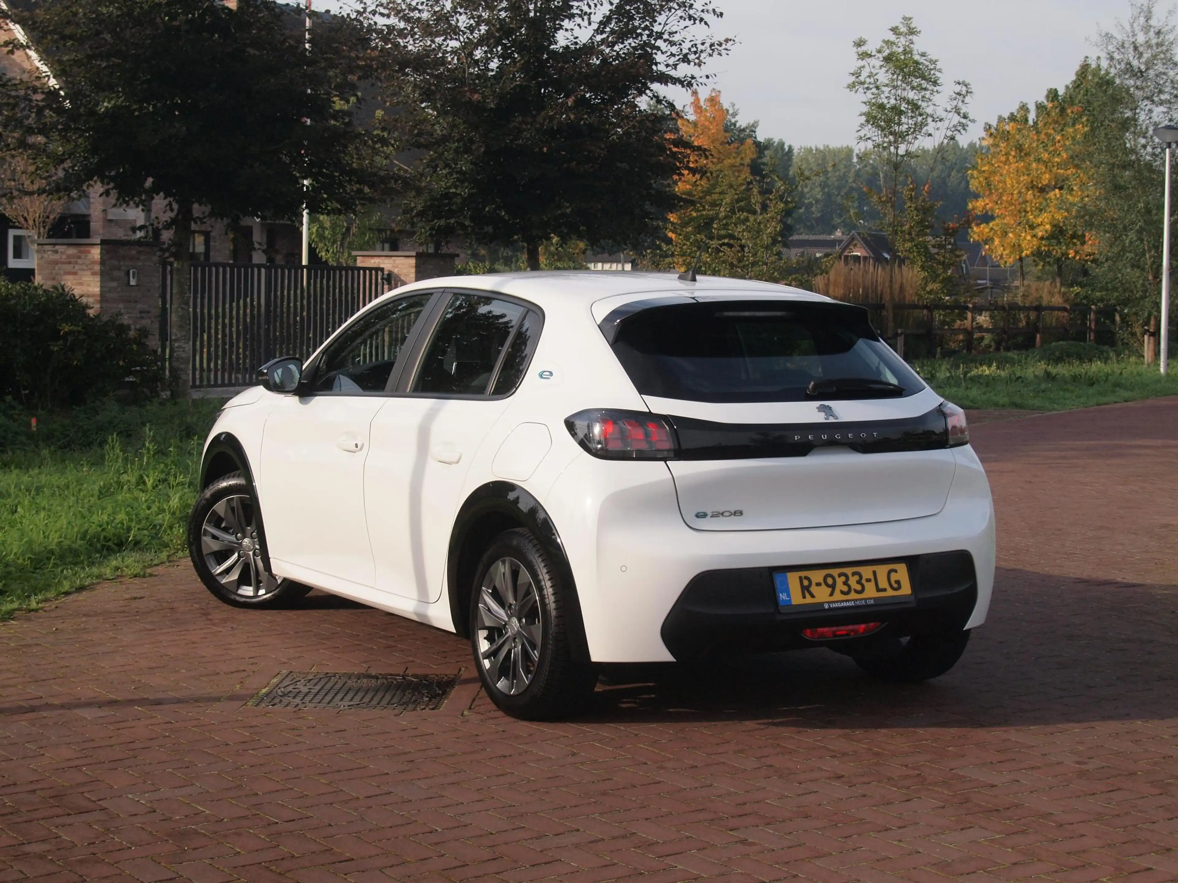 Peugeot e-208 EV 50 kWh | SOH 92% | Apple Carplay | Parkeersenso — photo 2