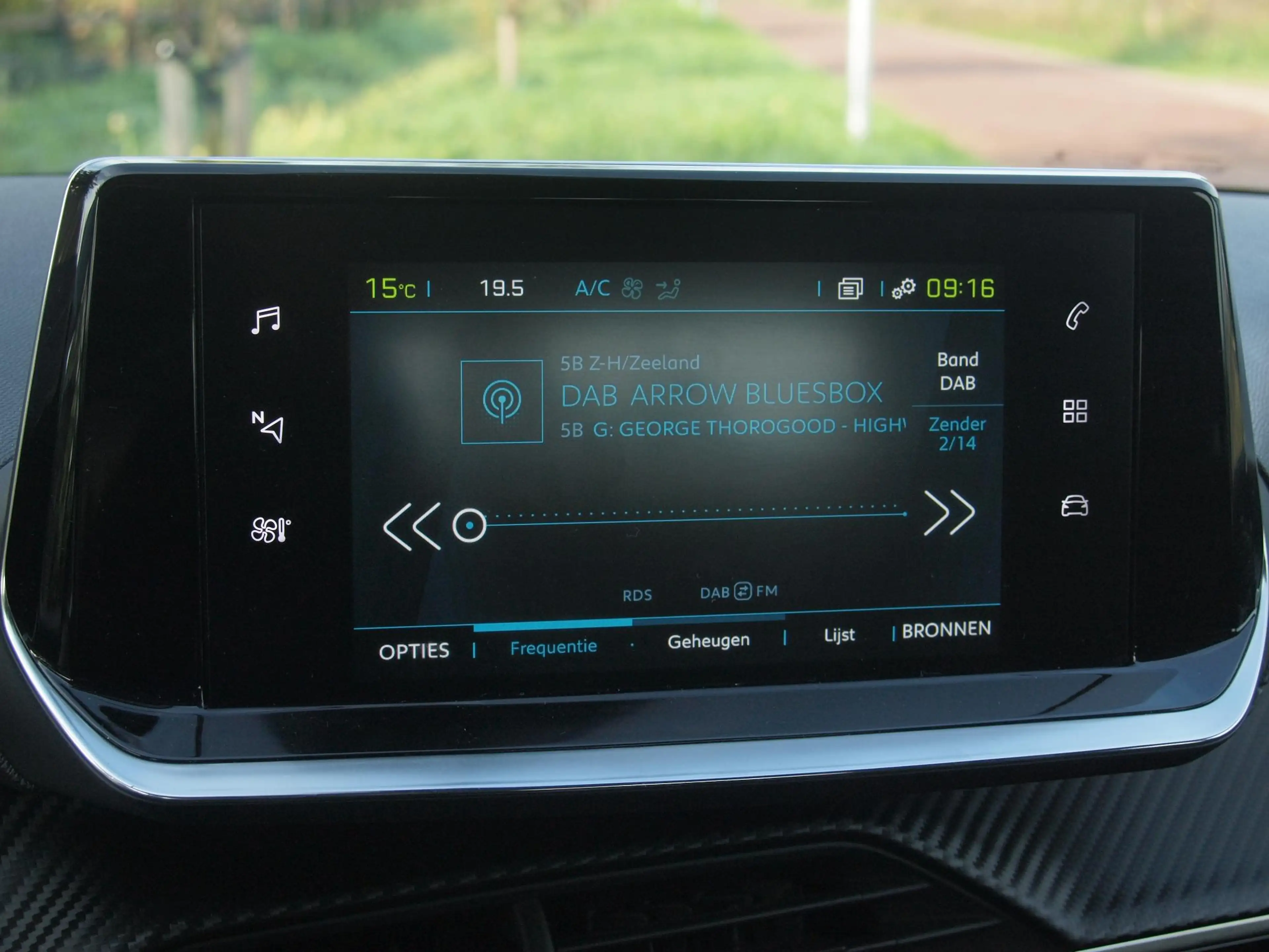 Peugeot e-208 EV 50 kWh | SOH 92% | Apple Carplay | Parkeersenso — photo 18