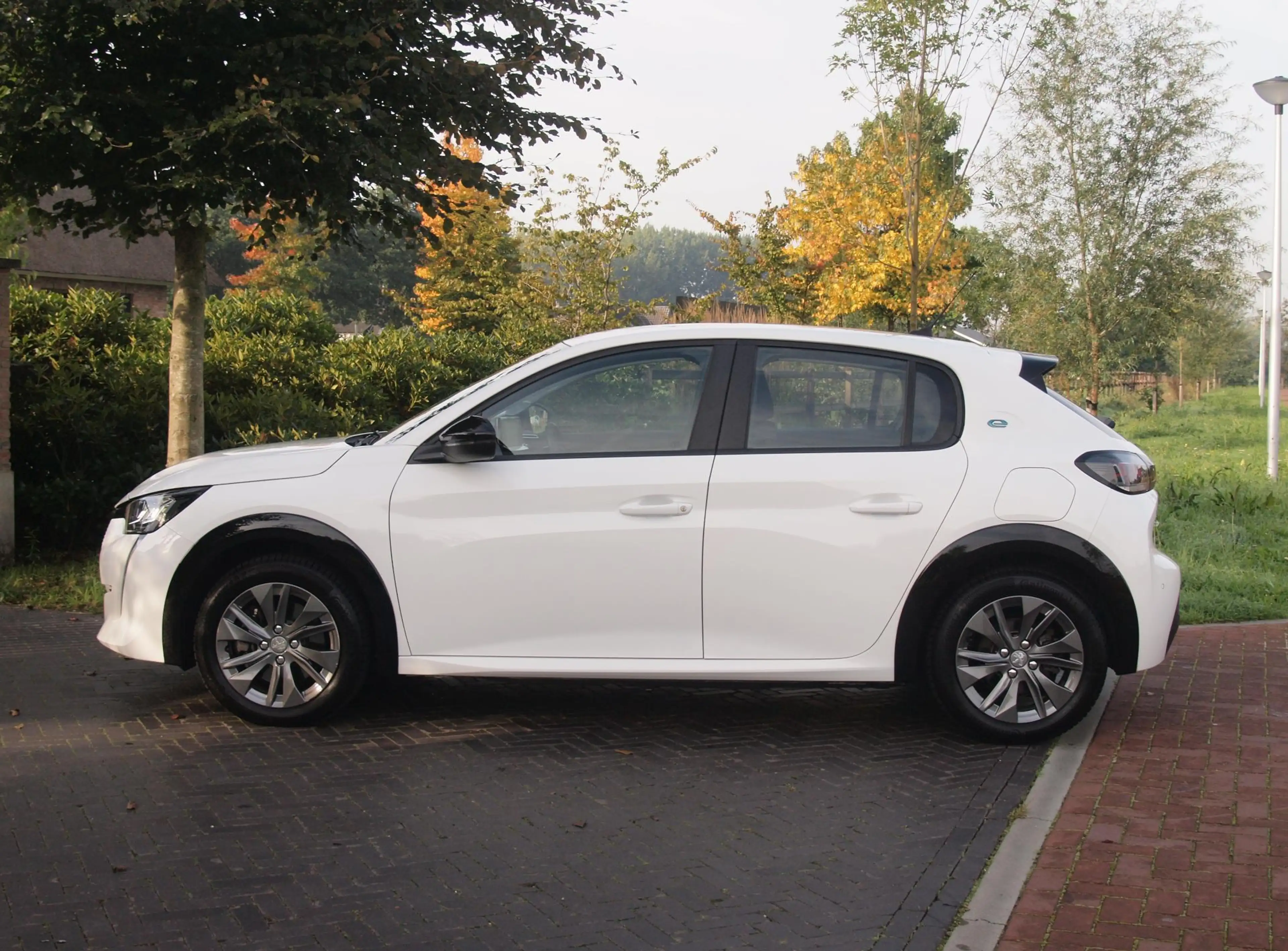 Peugeot e-208 EV 50 kWh | SOH 92% | Apple Carplay | Parkeersenso — photo 7