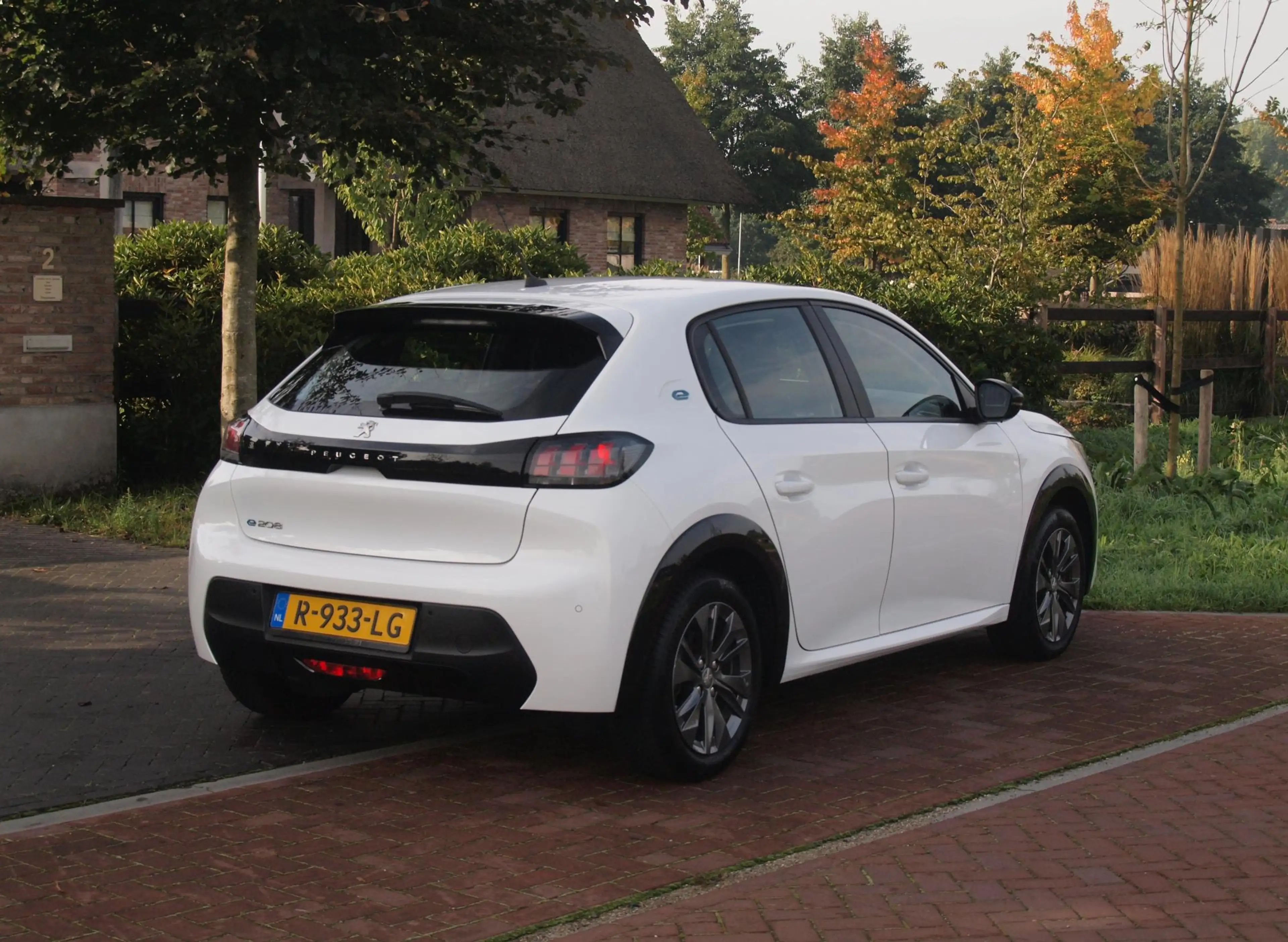 Peugeot e-208 EV 50 kWh | SOH 92% | Apple Carplay | Parkeersenso — photo 10