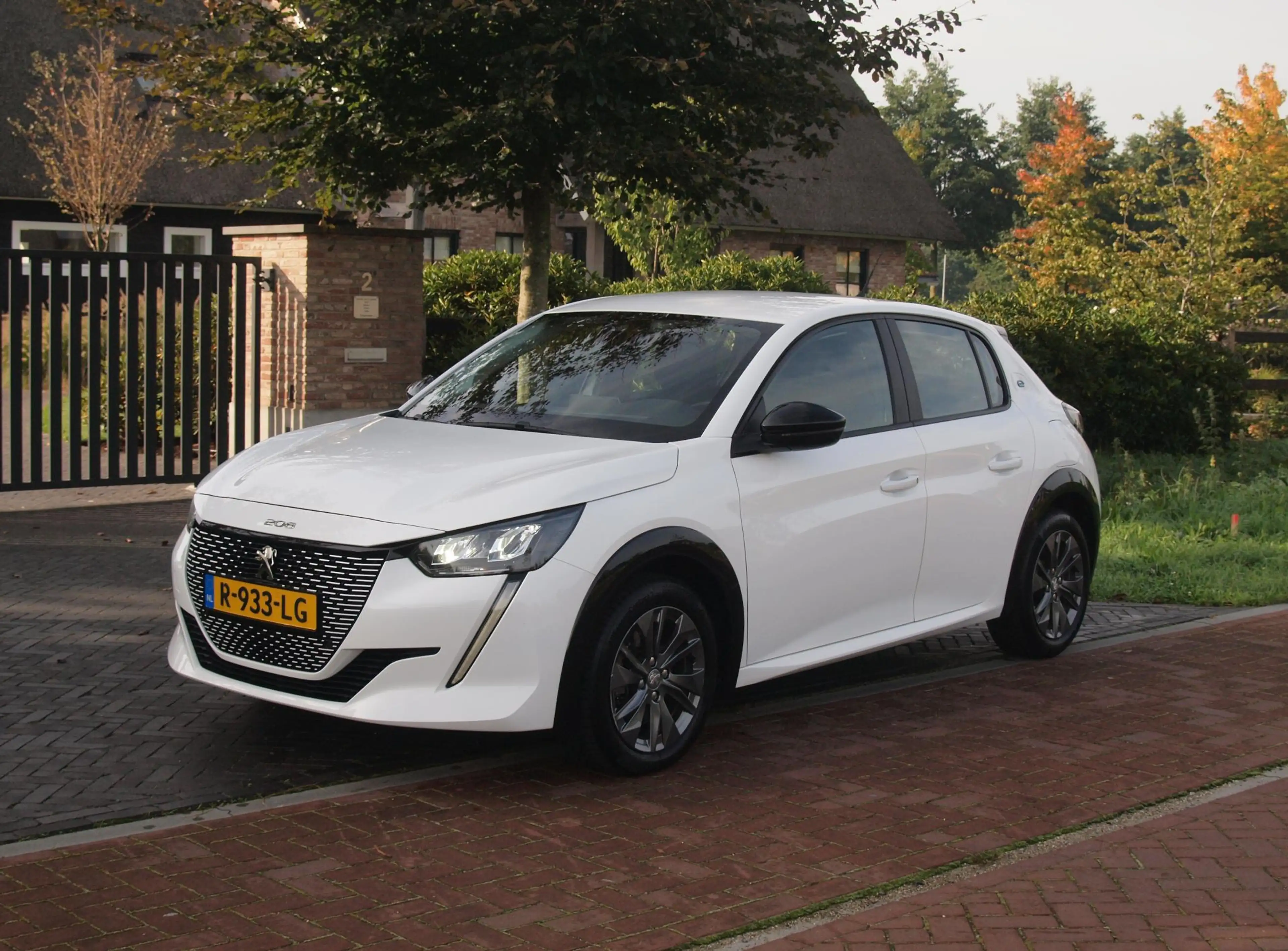 Peugeot e-208 EV 50 kWh | SOH 92% | Apple Carplay | Parkeersenso — photo 6