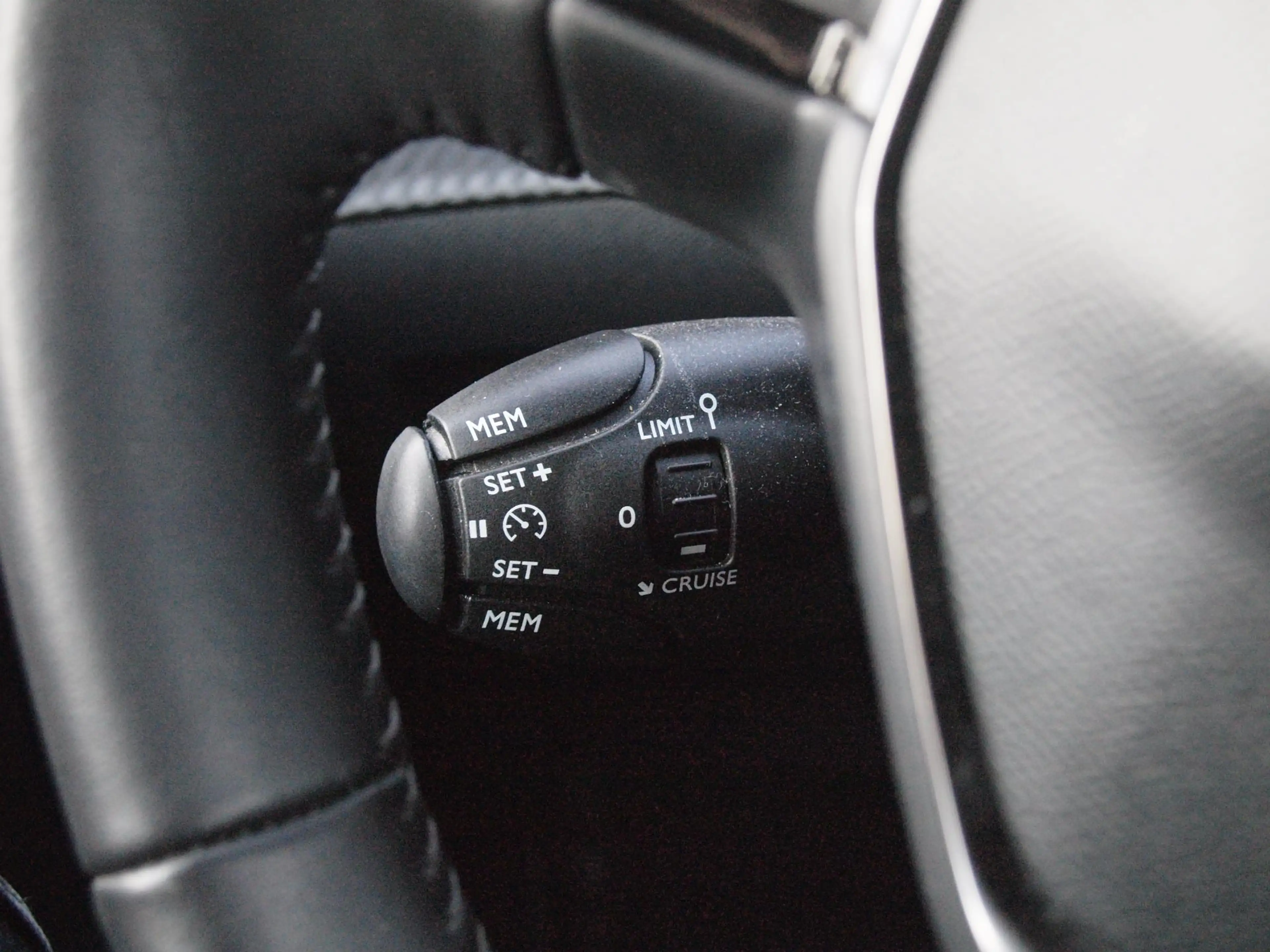Peugeot e-208 EV 50 kWh | SOH 92% | Apple Carplay | Parkeersenso — photo 16