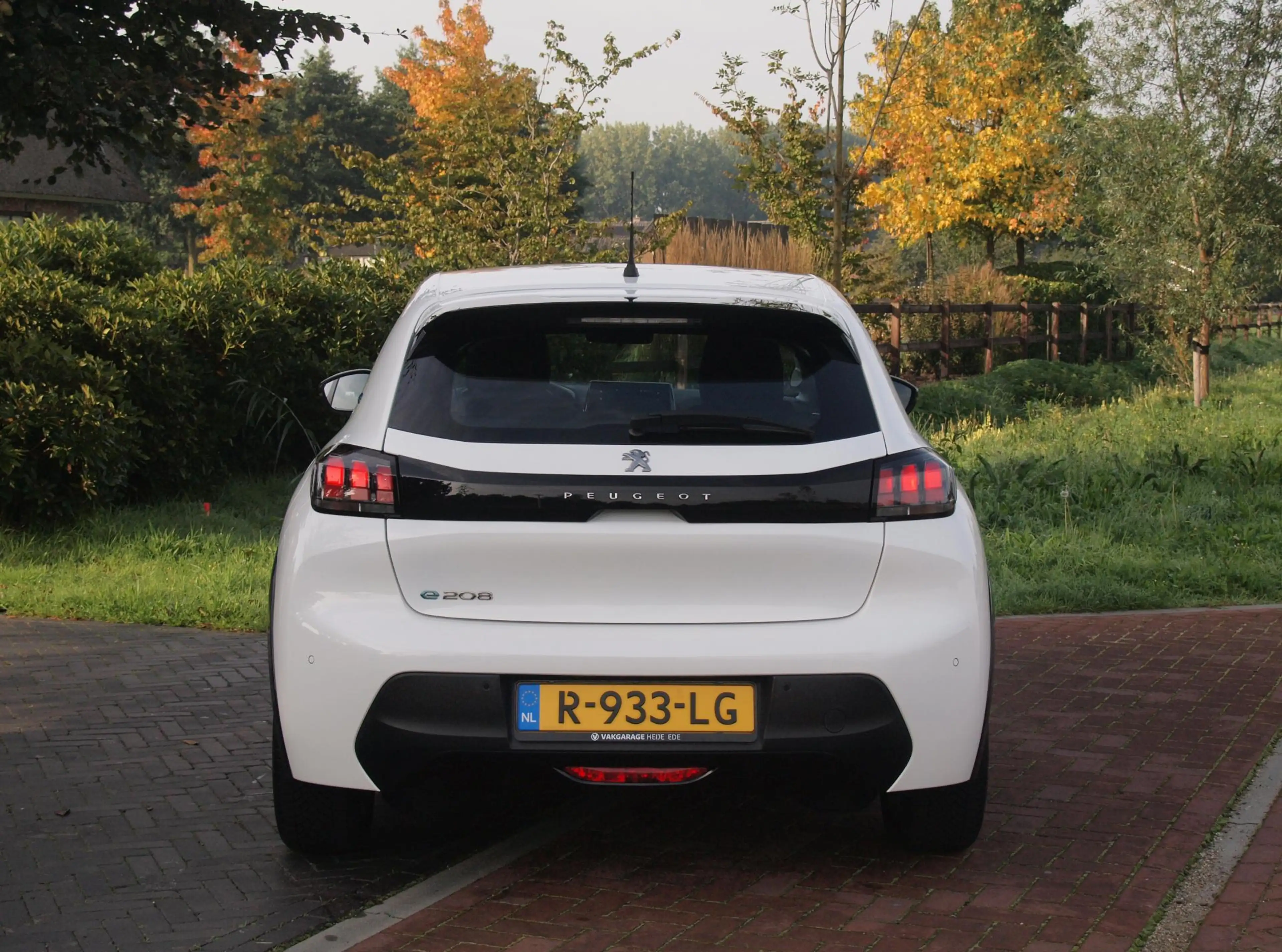 Peugeot e-208 EV 50 kWh | SOH 92% | Apple Carplay | Parkeersenso — photo 9