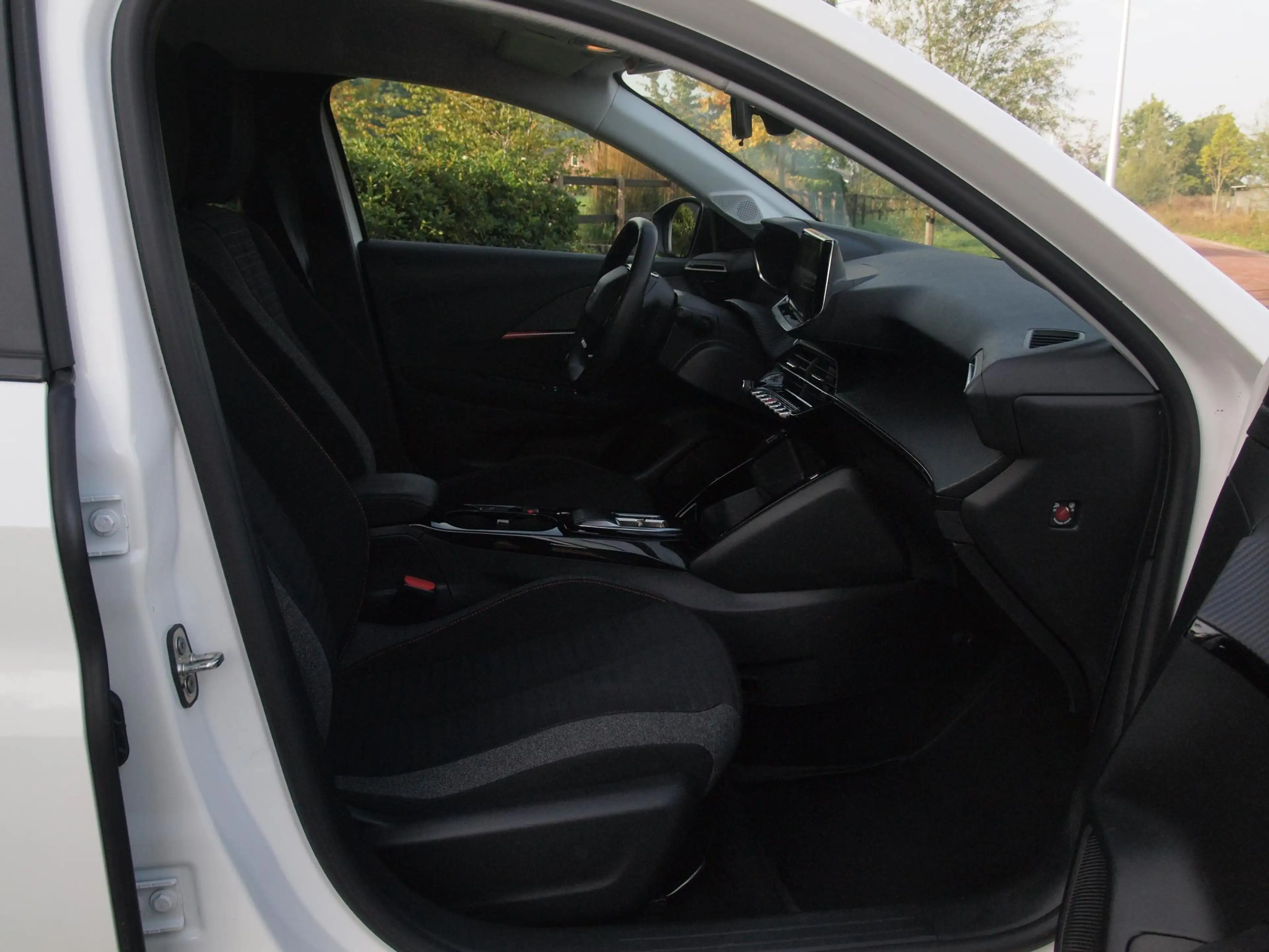 Peugeot e-208 EV 50 kWh | SOH 92% | Apple Carplay | Parkeersenso — photo 13
