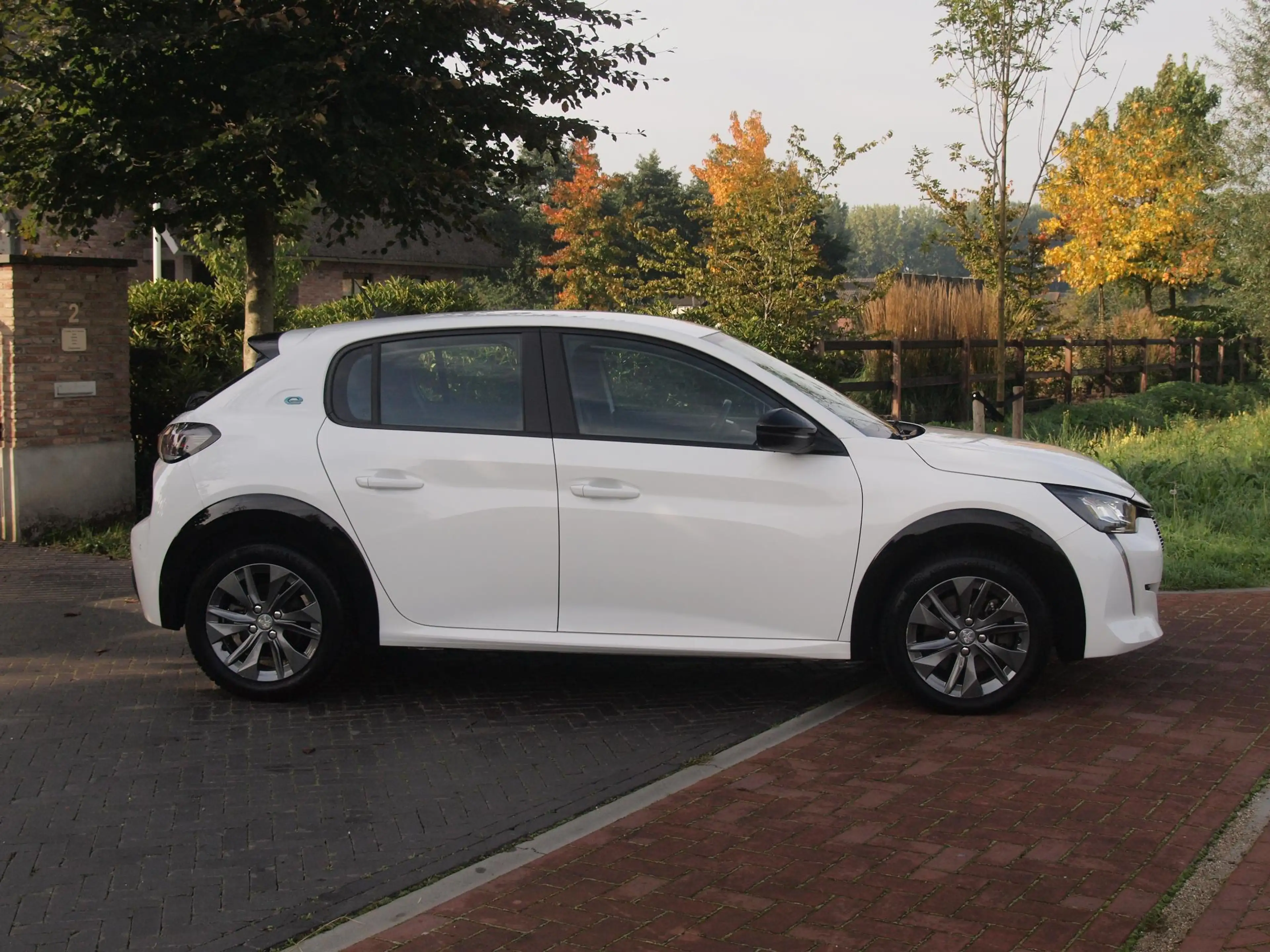 Peugeot e-208 EV 50 kWh | SOH 92% | Apple Carplay | Parkeersenso — photo 11