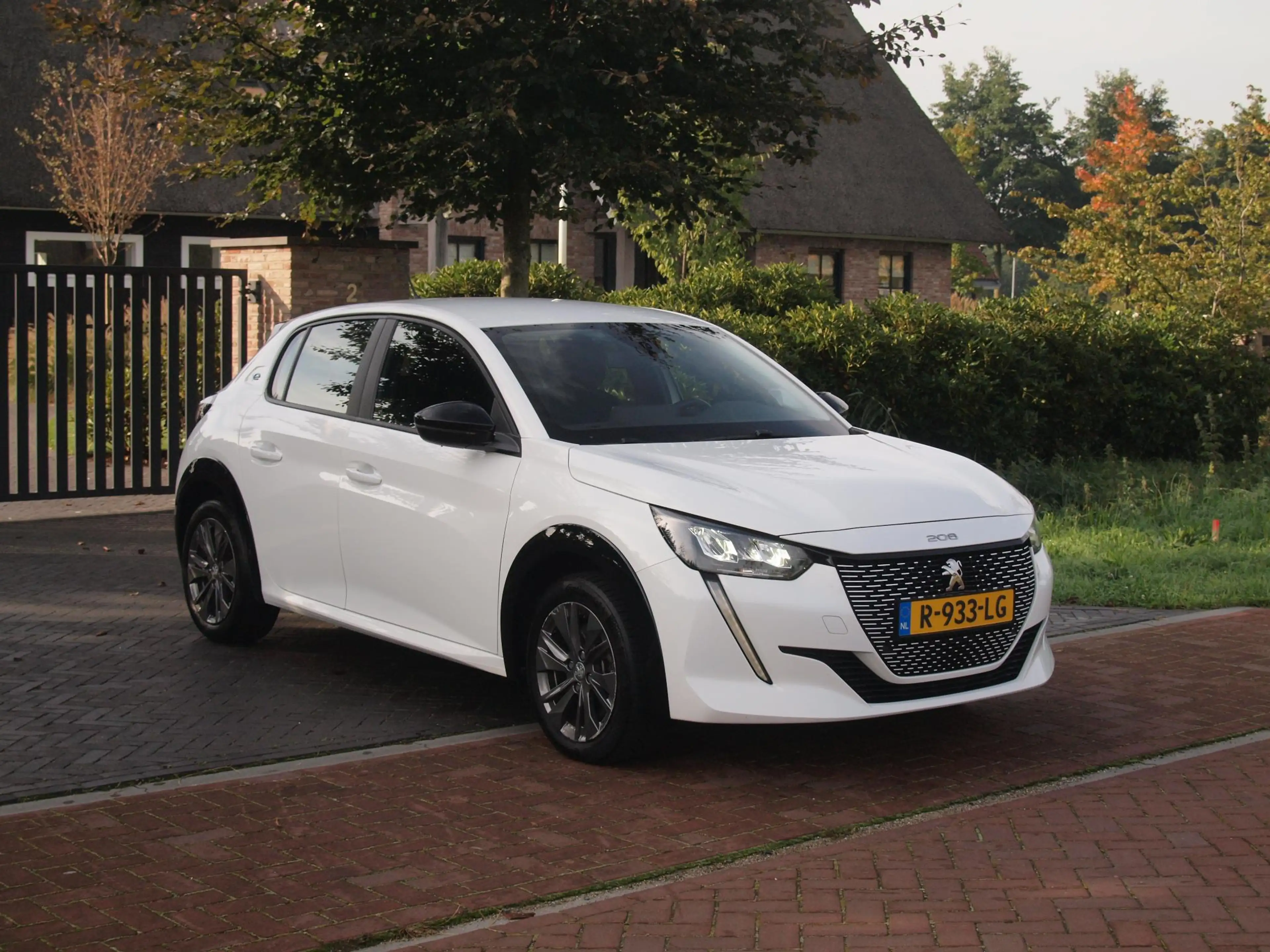 Peugeot e-208 EV 50 kWh | SOH 92% | Apple Carplay | Parkeersenso — photo 4