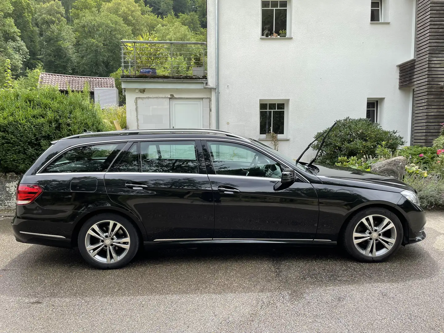 Mercedes-Benz E 220 E 220 BlueTec (212.201) Schwarz - 1