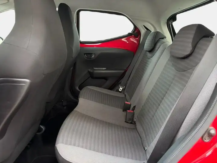 Toyota Aygo Connect 1.0 VVT-i 72 CV 5 porte x-clusiv — foto 13