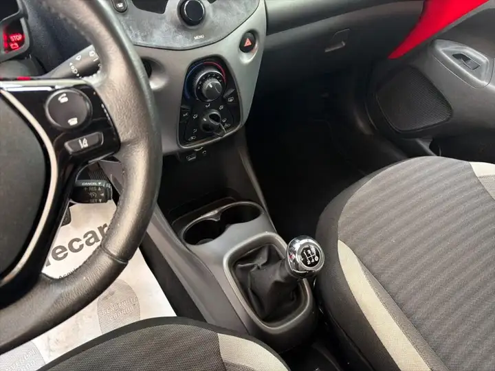 Toyota Aygo Connect 1.0 VVT-i 72 CV 5 porte x-clusiv — foto 11