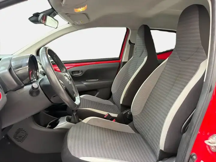 Toyota Aygo Connect 1.0 VVT-i 72 CV 5 porte x-clusiv — foto 12