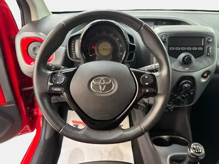 Toyota Aygo Connect 1.0 VVT-i 72 CV 5 porte x-clusiv — foto 8