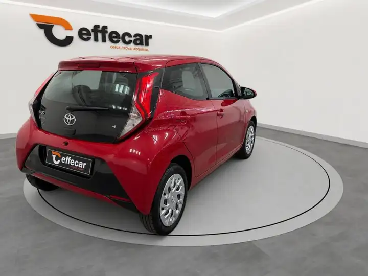 Toyota Aygo Connect 1.0 VVT-i 72 CV 5 porte x-clusiv — foto 6