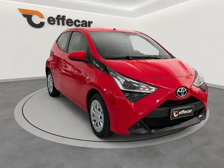 Toyota Aygo Connect 1.0 VVT-i 72 CV 5 porte x-clusiv — foto 3