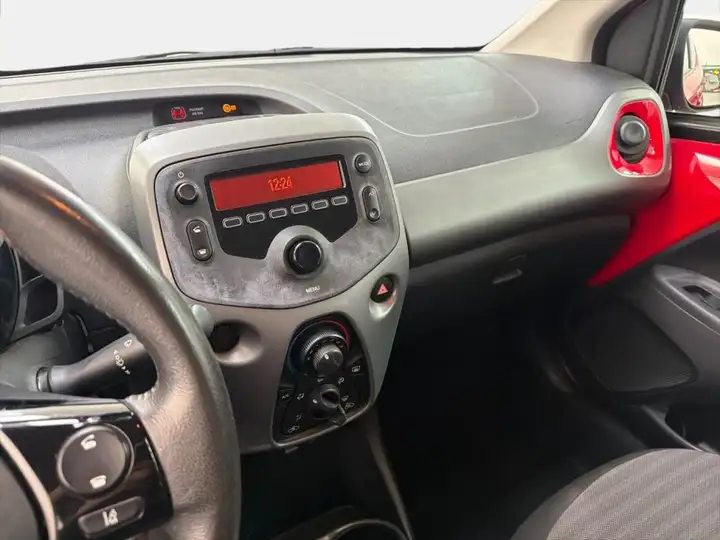 Toyota Aygo Connect 1.0 VVT-i 72 CV 5 porte x-clusiv — foto 10