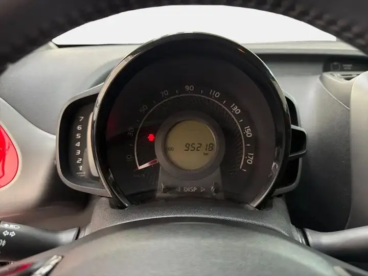Toyota Aygo Connect 1.0 VVT-i 72 CV 5 porte x-clusiv — foto 9