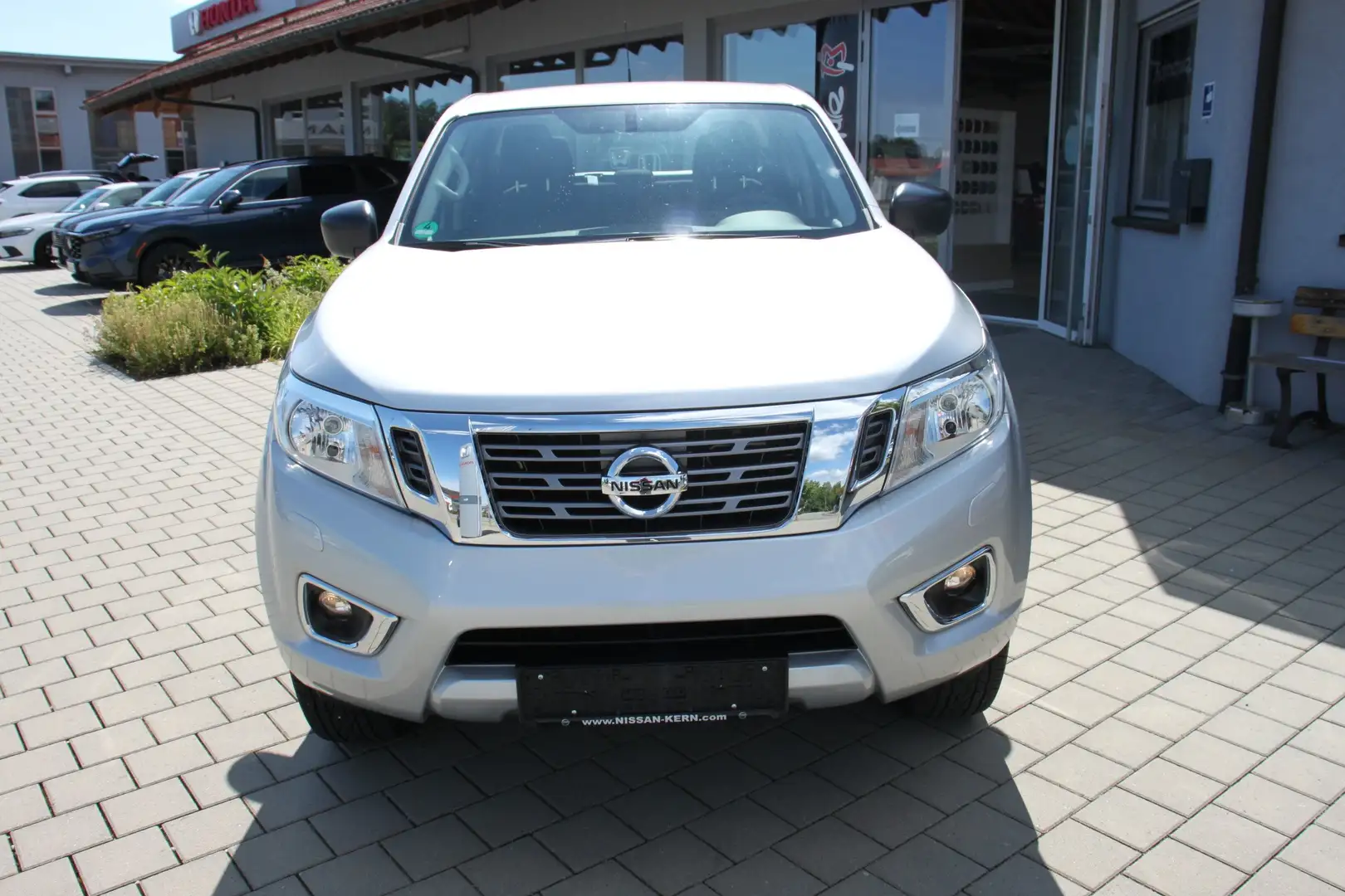 Nissan Navara 2.3 dCi Acenta Double Cab 4x4 Gris - 2
