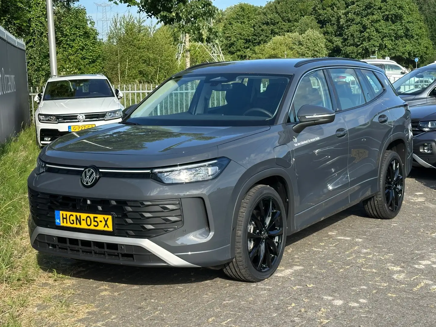 Volkswagen Tayron 1.5 eTSI e-Hybrid 204pk DSG Life Edition / Demonst Grijs - 2