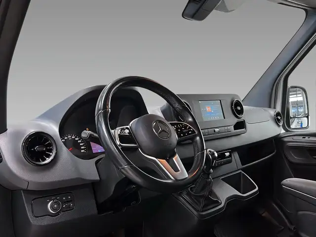 Mercedes-Benz Sprinter view 11
