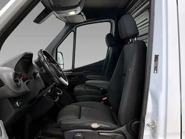 Mercedes-Benz Sprinter view 9