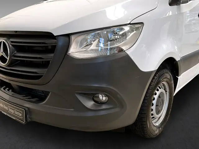 Mercedes-Benz Sprinter view 3