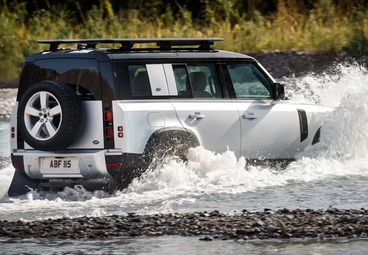 Land Rover Defender Com. 110 SW E 2016, foto 19
