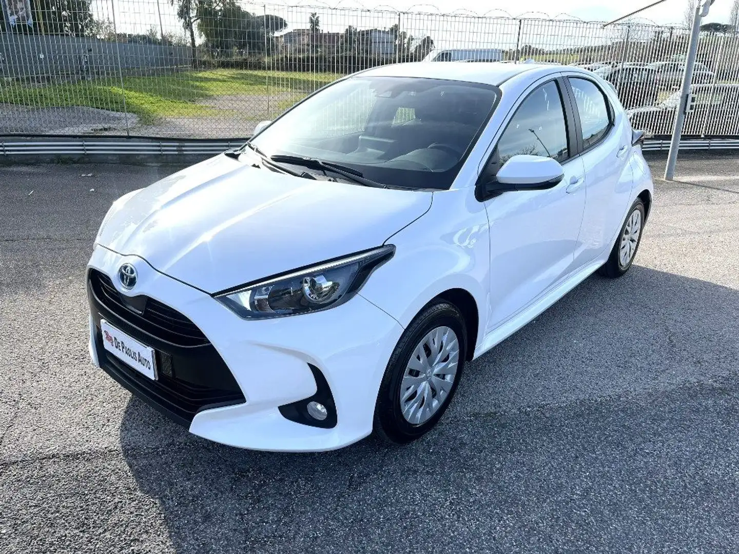 Toyota Yaris 1.5 Hybrid 5 porte Active Bianco - 1