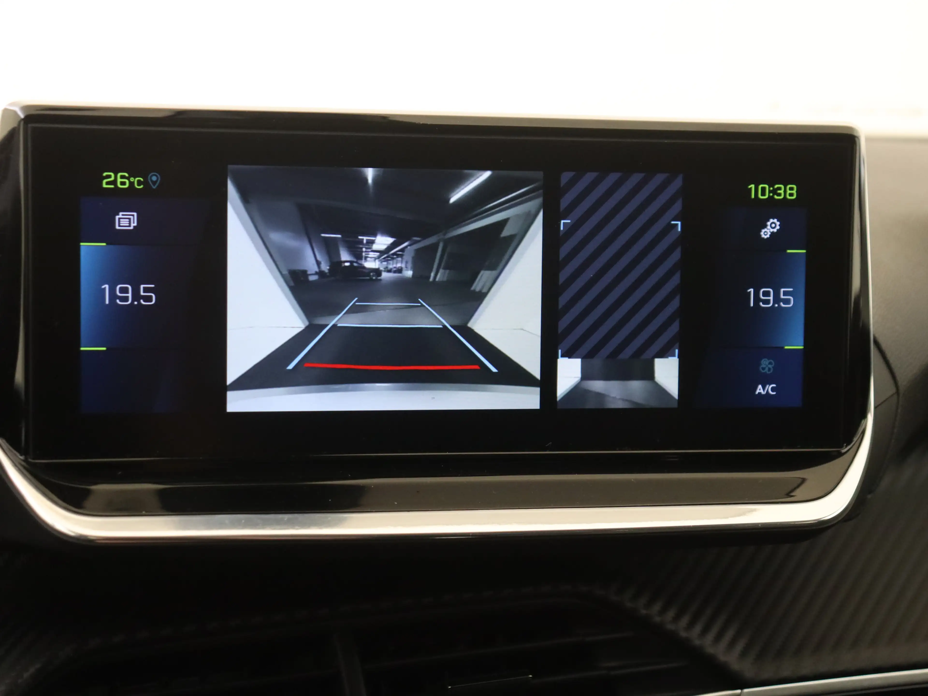 Peugeot e-2008 EV Allure Pack 50 kWh YP — photo 14