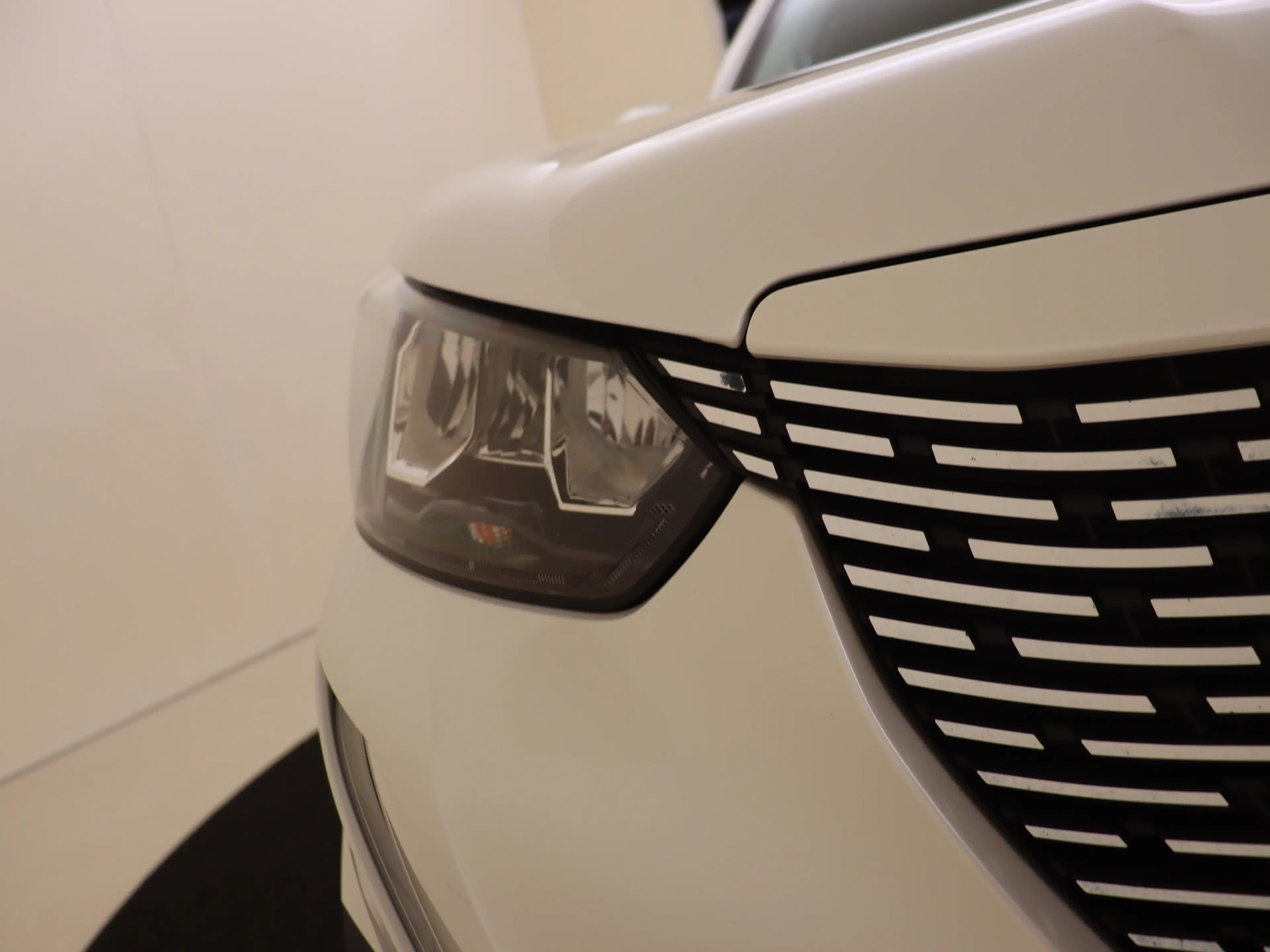 Peugeot e-2008 EV Allure Pack 50 kWh YP — photo 13