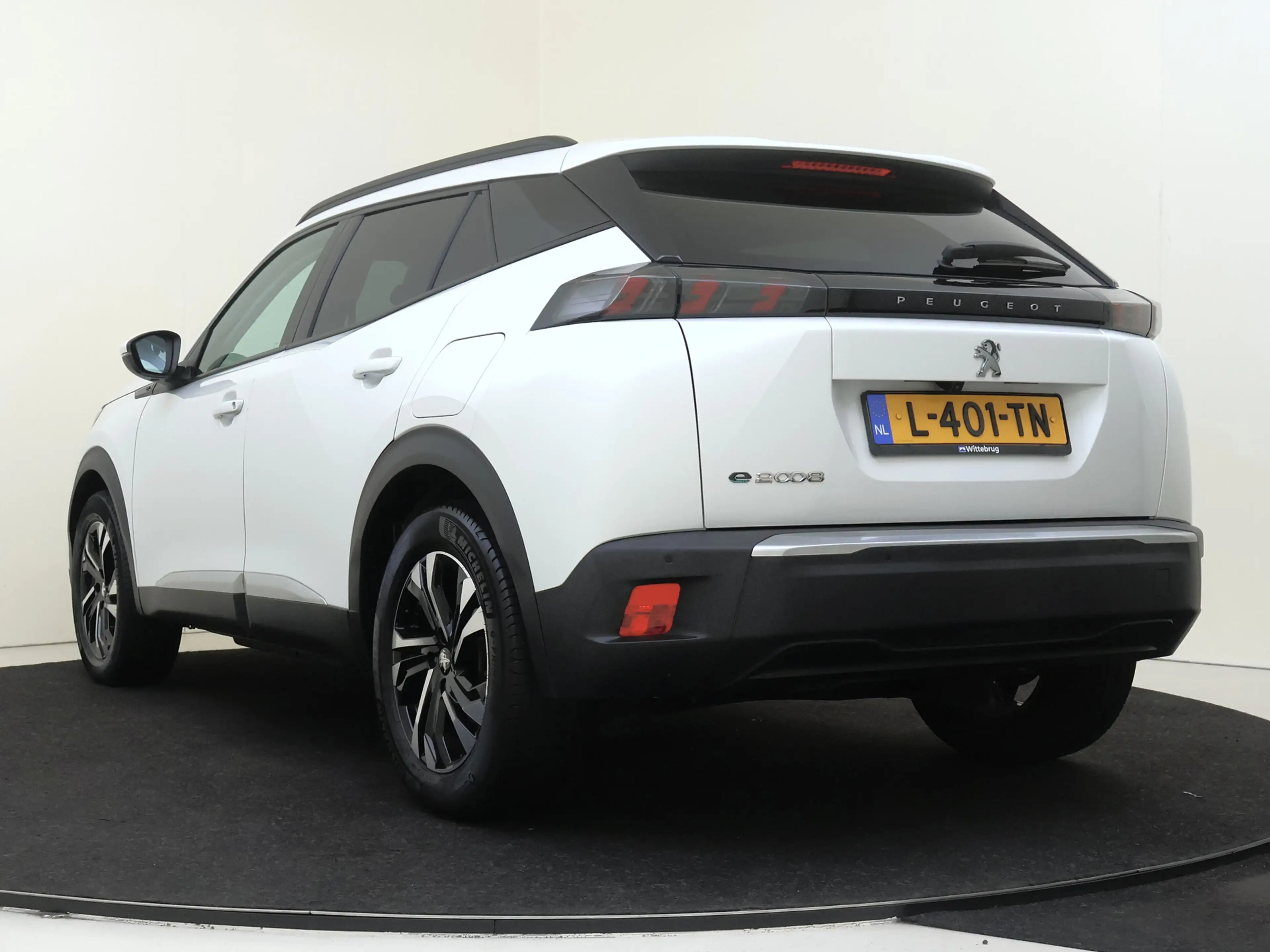 Peugeot e-2008 EV Allure Pack 50 kWh YP — photo 4