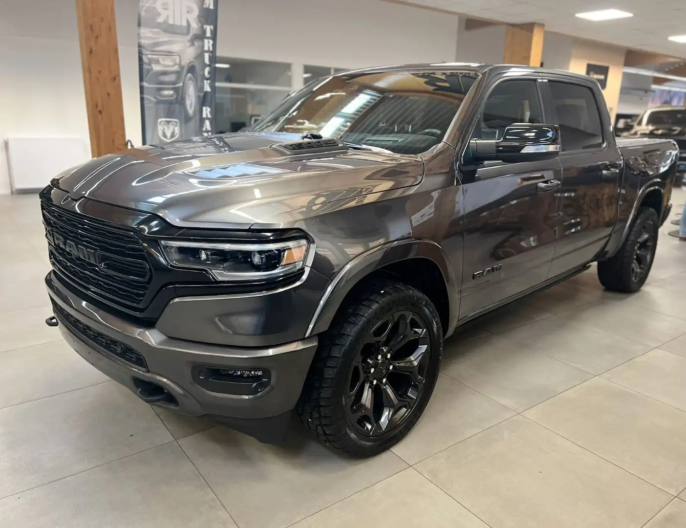 Dodge RAM 1500 LIMITED NIGHT CREW CAB 4x4 RAMBOX Grau - 2