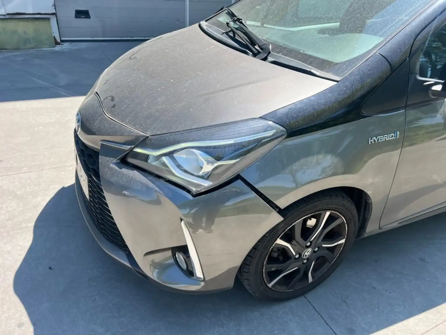 Toyota Yaris 1.5i VVT-i Hybrid Comfort E-CVT Grijs - 2