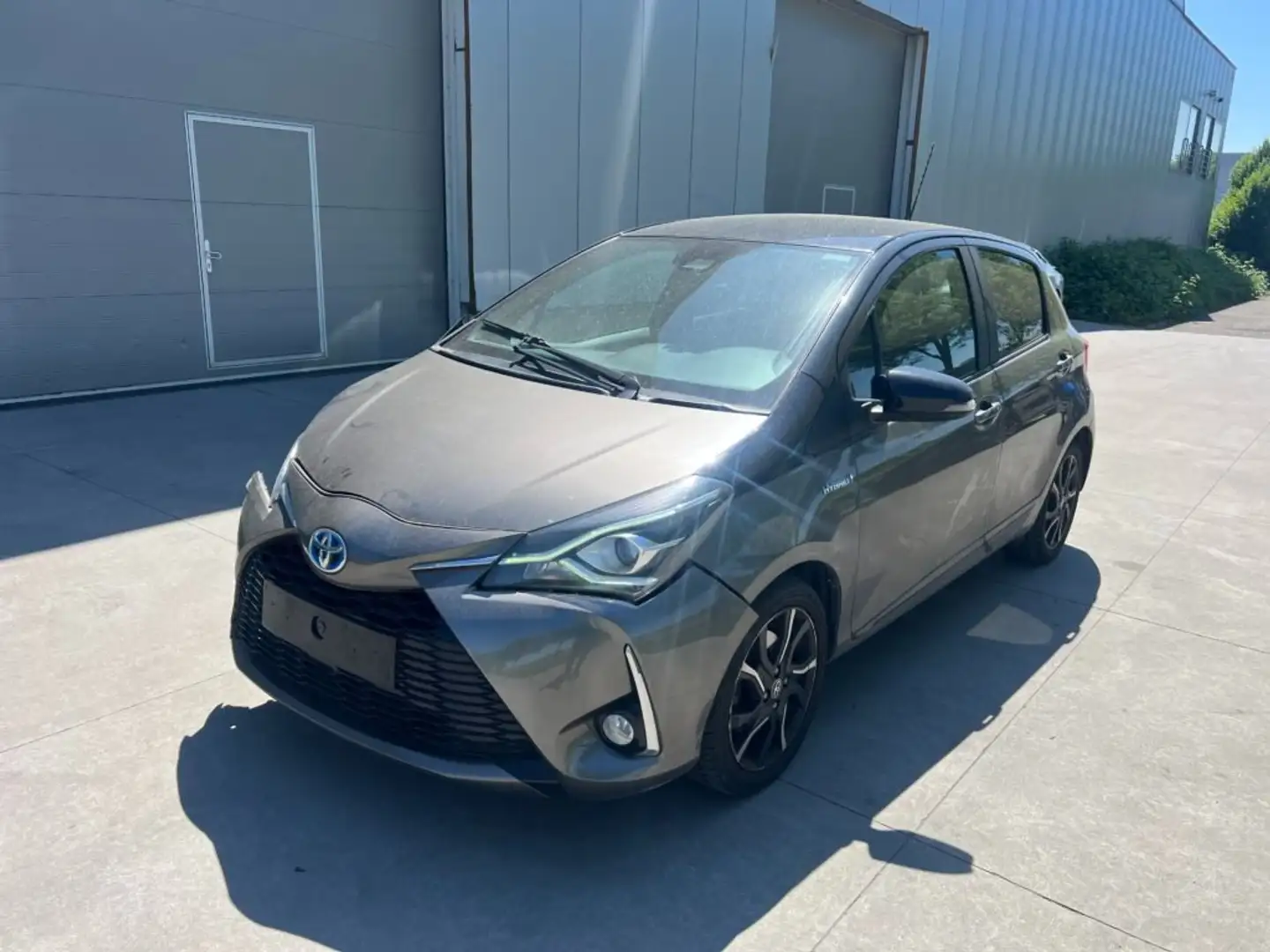 Toyota Yaris 1.5i VVT-i Hybrid Comfort E-CVT Grijs - 1
