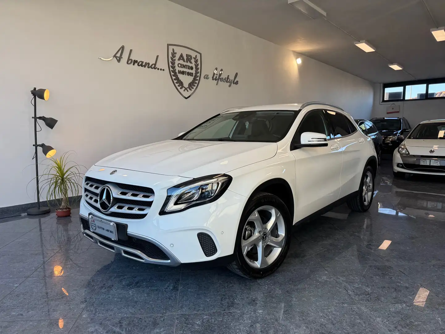 Mercedes-Benz GLA 200 d 4matic Sport Navi Pdc Bizona Cerchi 18 Full Opt Bianco - 1