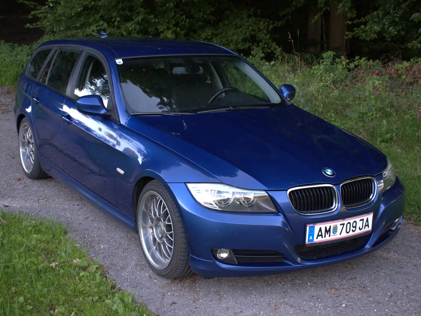 BMW 318 318d Touring Blau - 2