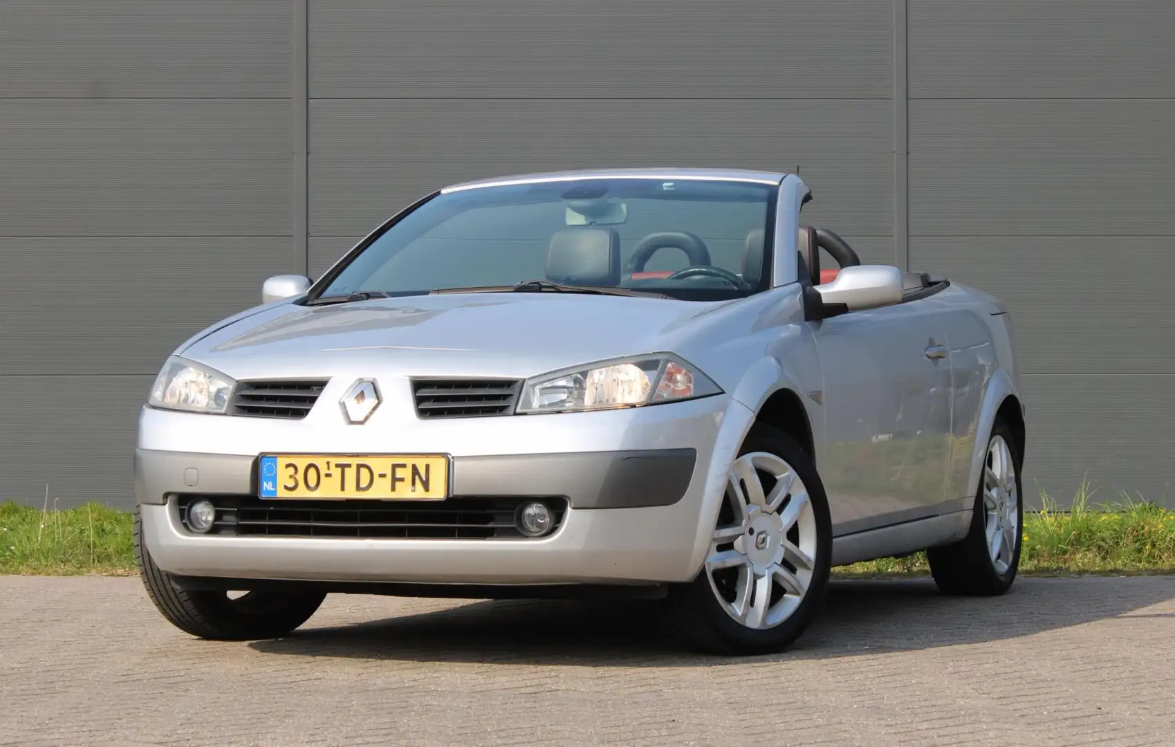 Renault Megane Coupé-Cabriolet 1.6-16V Tech Line Grijs - 2