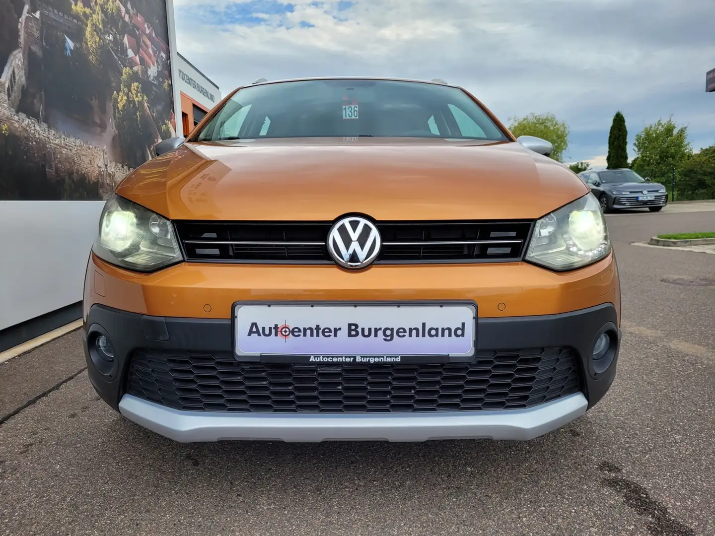 Volkswagen Polo V CrossPolo 1.2 TSI Sitzheizung+Klima+Parksensor Orange - 2