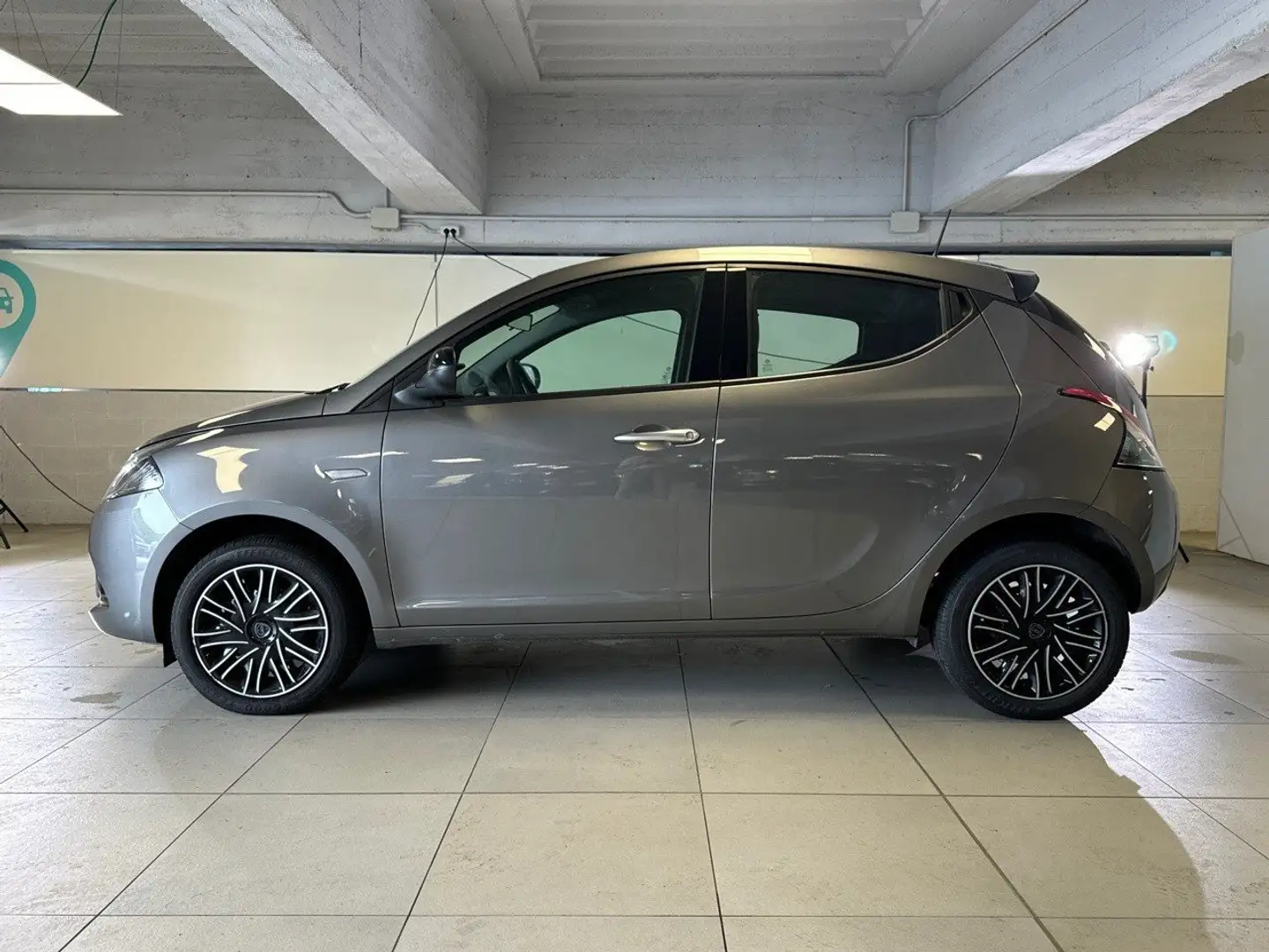 Lancia Ypsilon 1.0 FireFly 70cv Hybrid Gold Grigio - 2