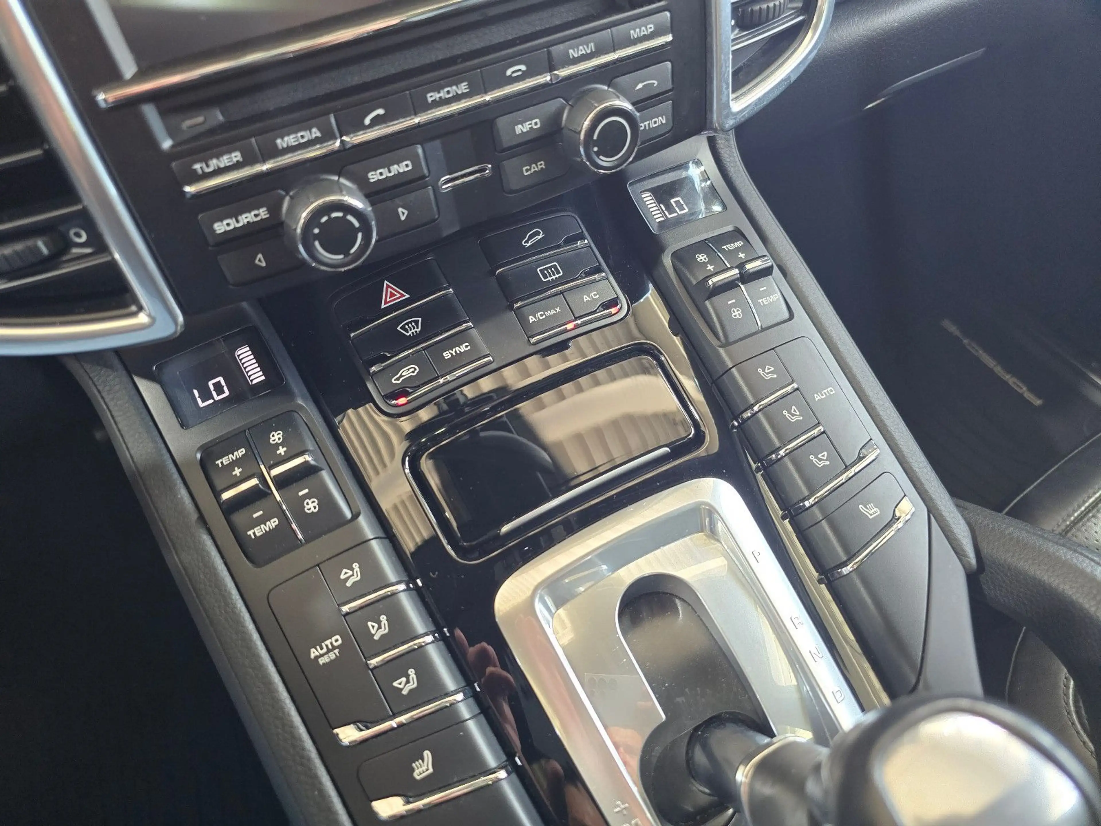 Porsche Cayenne Diesel+PANO+STANDH.+LUFT+1.HAND — photo 13