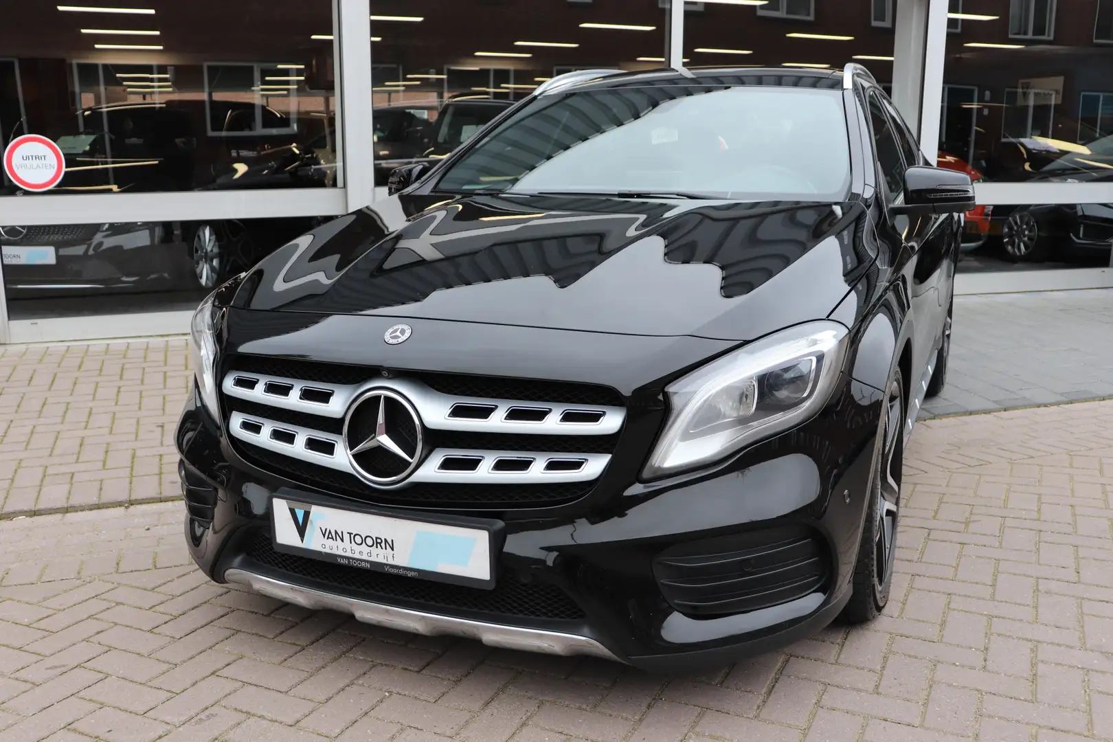 Mercedes-Benz GLA 200 Premium Plus. Panoramadak, AMG, led, navigatie. Noir - 2