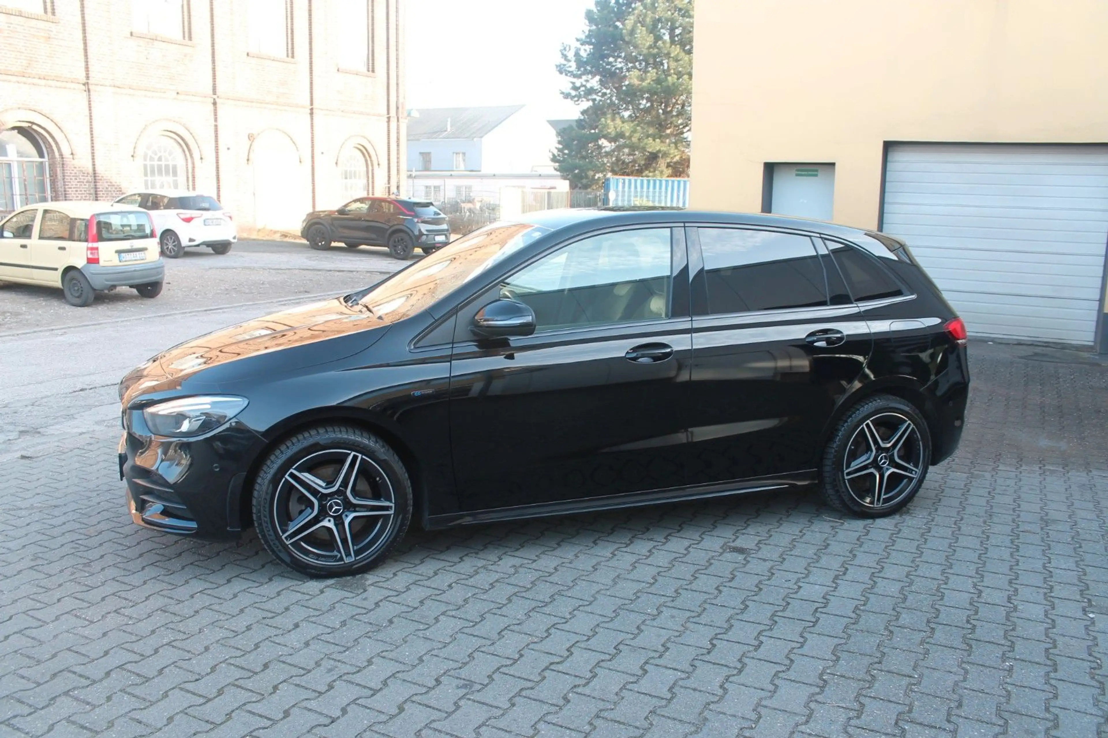 Mercedes-Benz B 250 e DCT*AMG Line+Styling*MBUX*LED* Sitzhzg — photo 2
