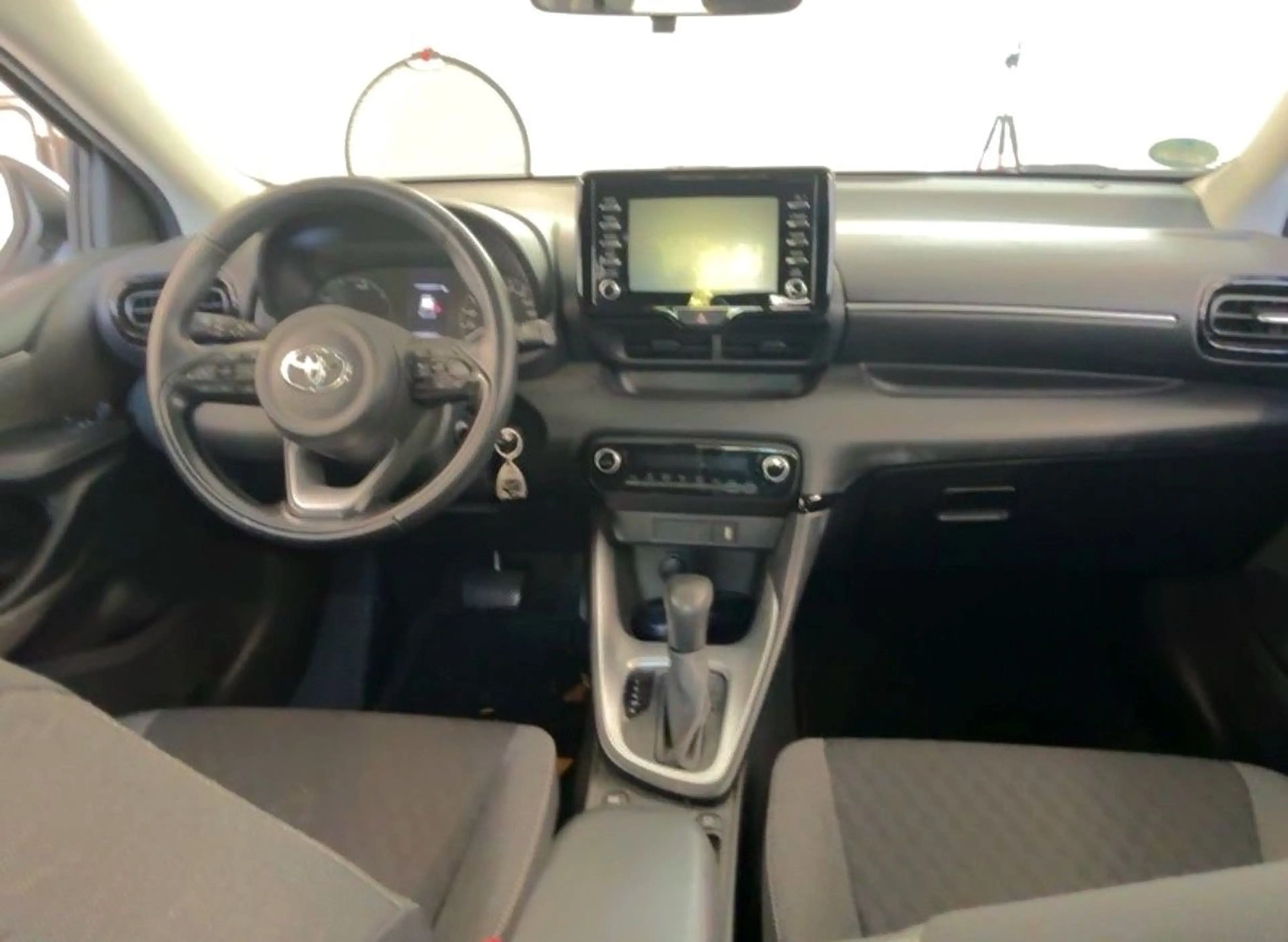 Toyota Yaris 1.5 Hybrid|1.Hand|R-CAM|CaPlay|MFL|AbsTemp — photo 9