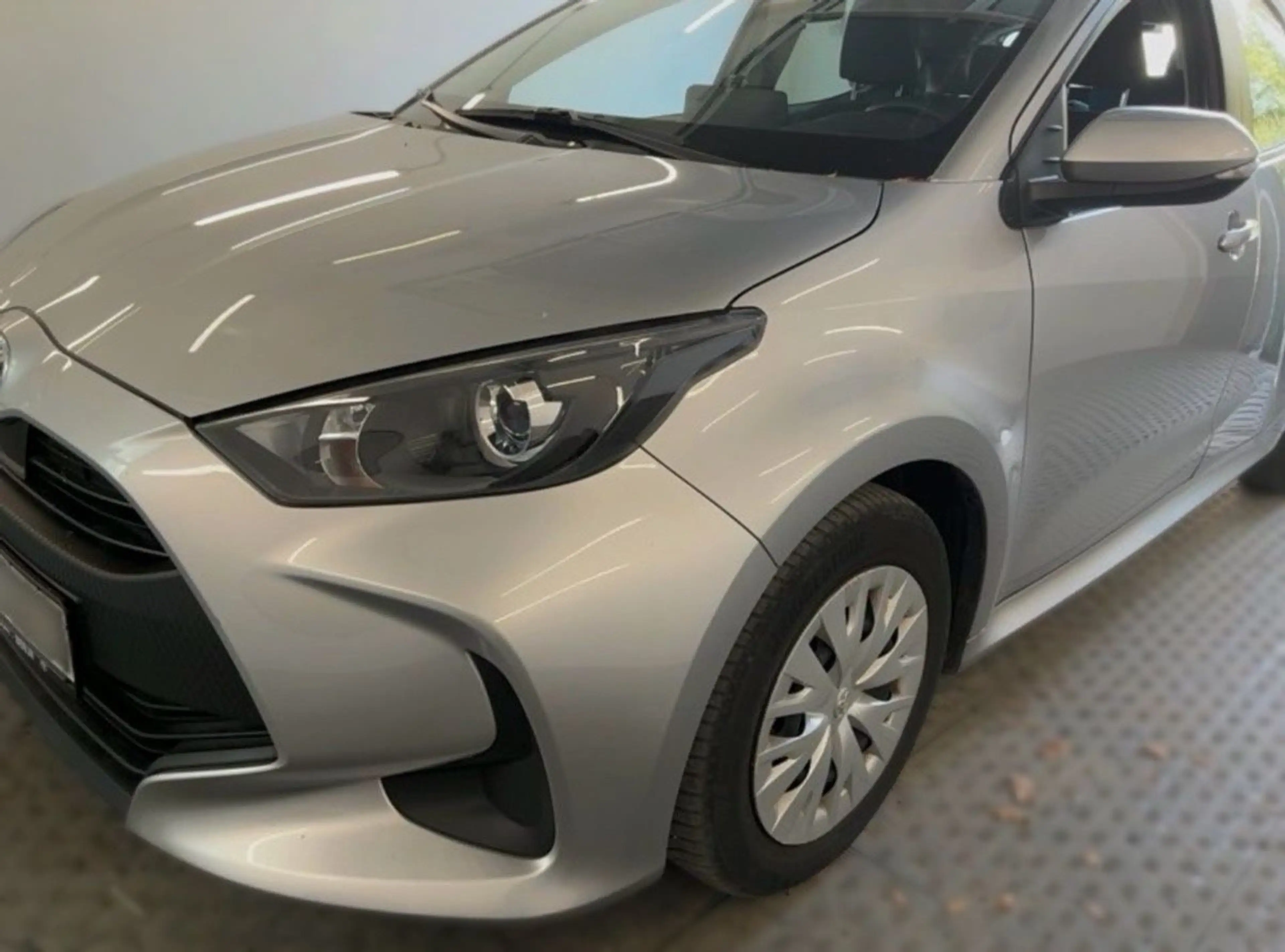 Toyota Yaris 1.5 Hybrid|1.Hand|R-CAM|CaPlay|MFL|AbsTemp — photo 2