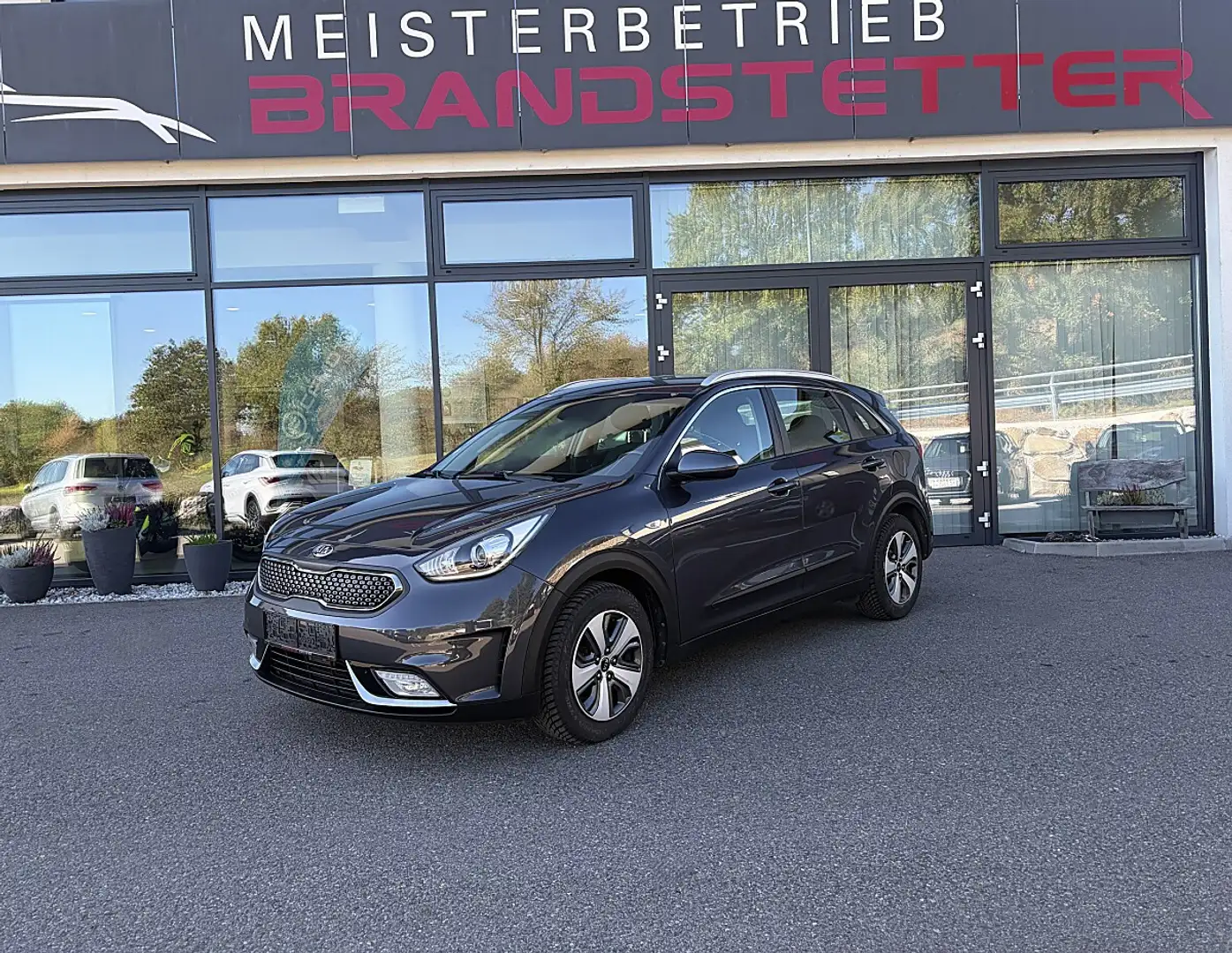 Kia Niro 1,6 GDI Hybrid Silber DCT Grau - 1