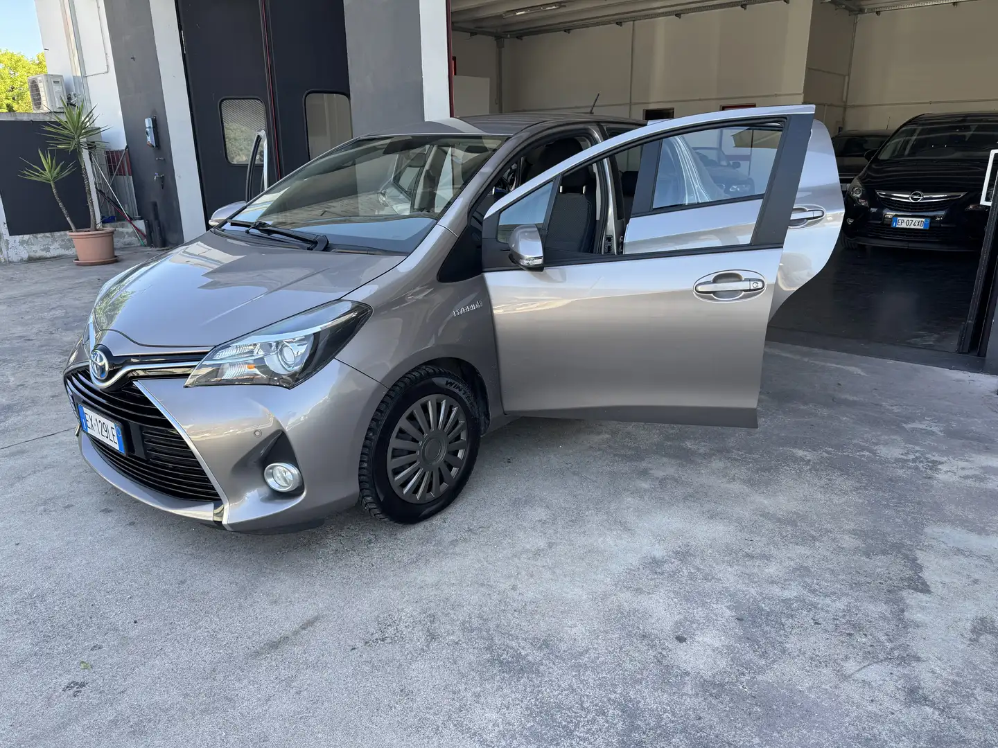 Toyota Yaris Yaris III 2015 5p 1.5h Active #AUTOMATICA#IBRIDA# Bronzo - 2