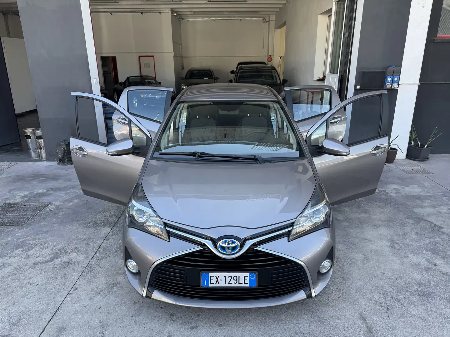 Toyota Yaris Yaris III 2015 5p 1.5h Active #AUTOMATICA#IBRIDA# Bronzo - 1