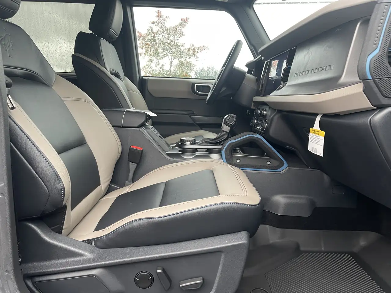 Ford Bronco photo Ford Bronco