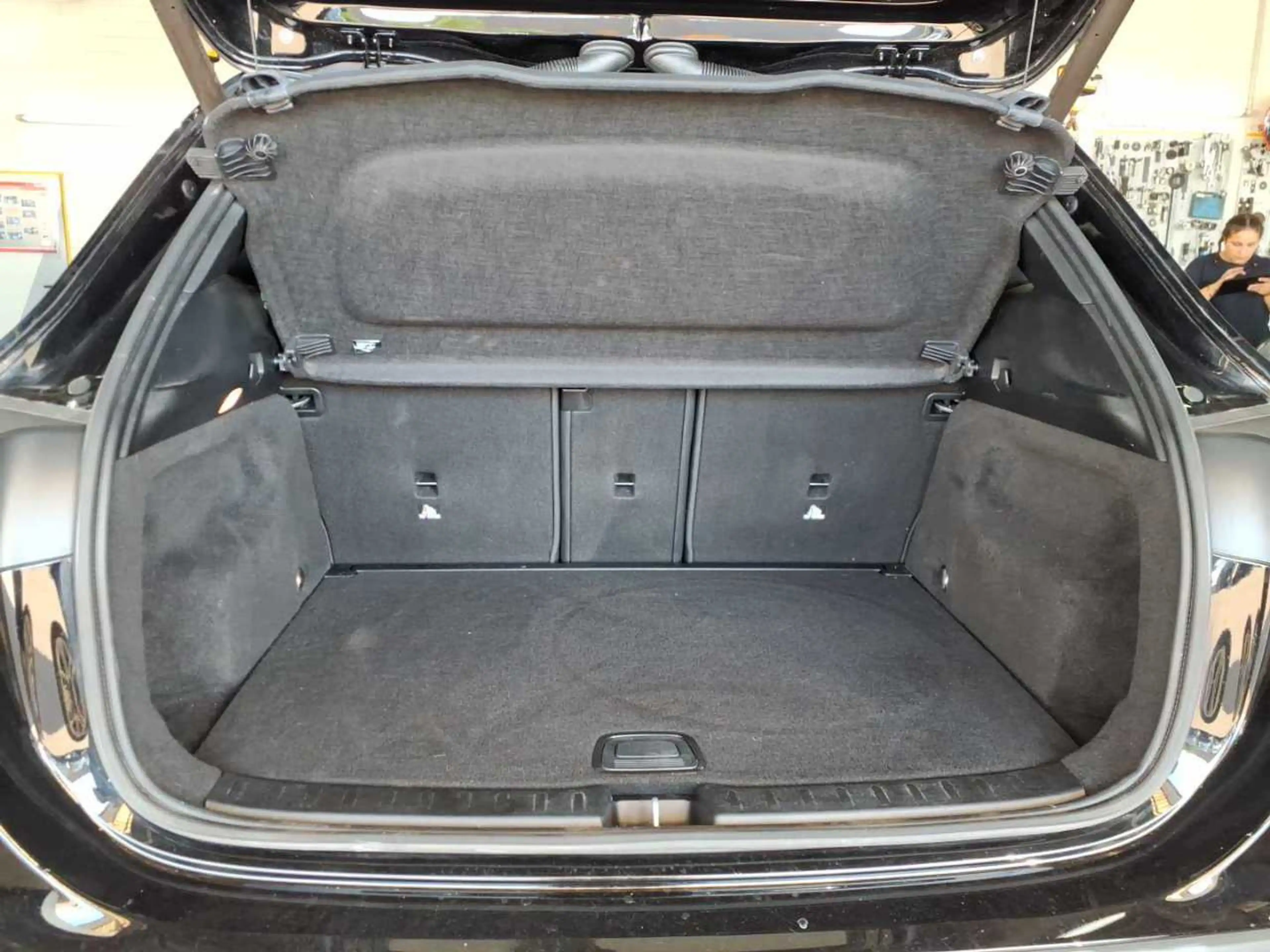 Mercedes-Benz GLA 220 GLA 220 NAVI LED RADIO TEMPO MFL PANO SHZ GSD VC AHK RFK ACC — photo 12
